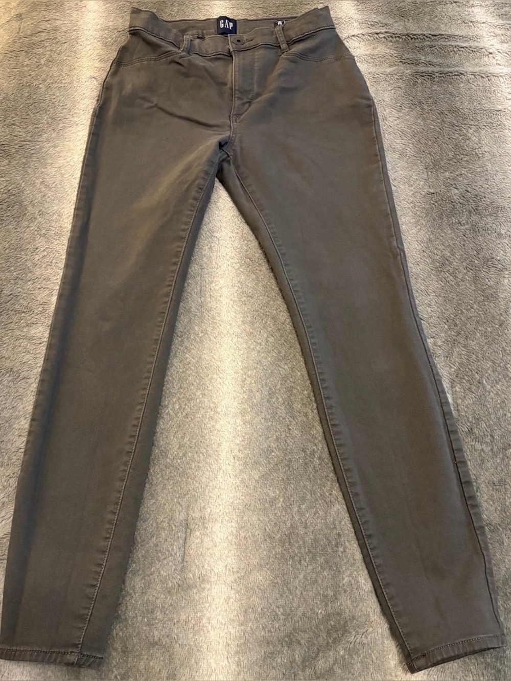 GAP Skinny Pants in Dark Gray